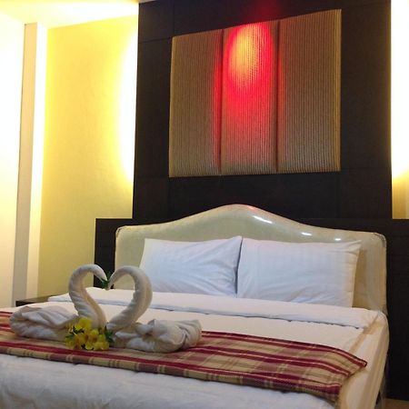 Saabpaiboon Grand Resort Ban Talat Room photo