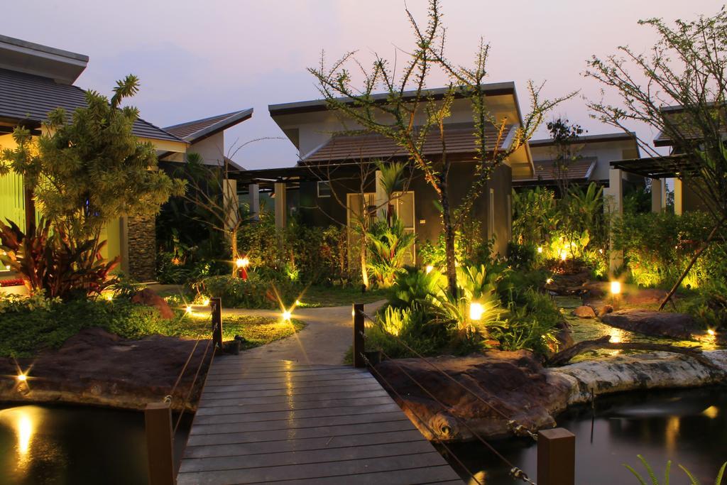 Saabpaiboon Grand Resort Ban Talat Room photo