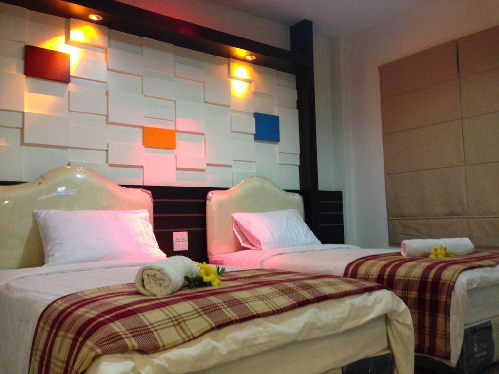 Saabpaiboon Grand Resort Ban Talat Room photo